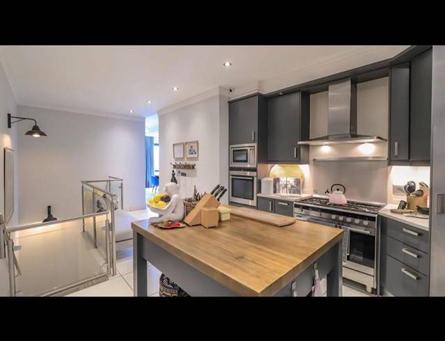 4 BEDROOM TOWNHOUSE FOR SALE IN BRYANSTON